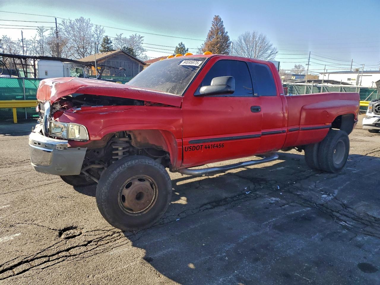 1999 Dodge 3500, VIN 1B7MF3369XJ615992 — Перед