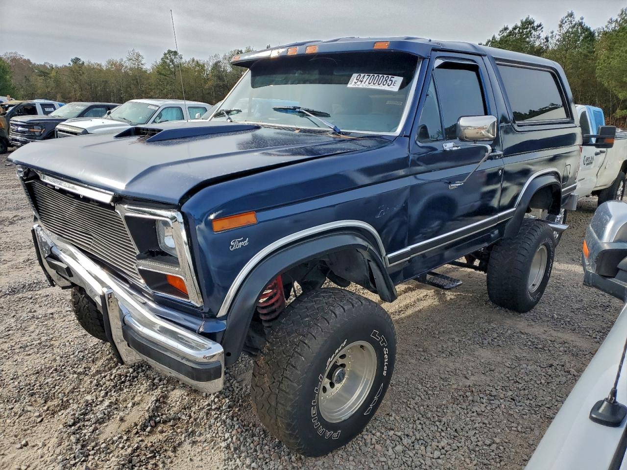 1983 Ford Bronco, VIN 1FMEU15F6DLA09640 — Front end