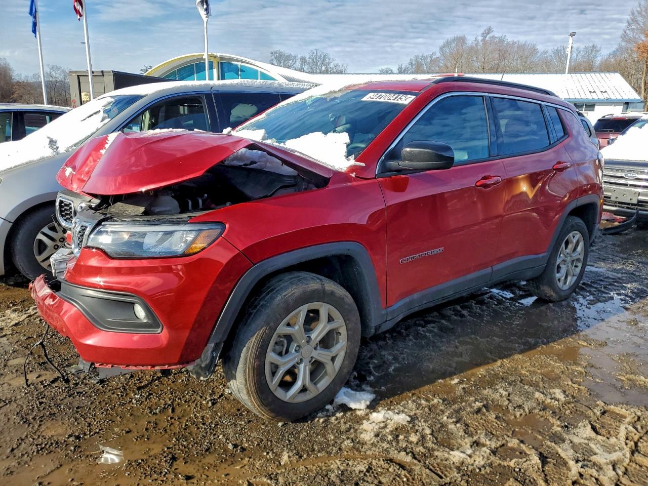 2024 Jeep Compass Latitude, VIN 3C4NJDBN1RT139105 — Front end