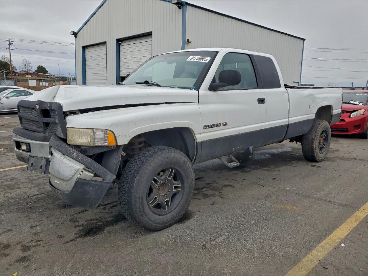 1998 Dodge RAM, VIN 3B7KF22W5WG154762 — Front end