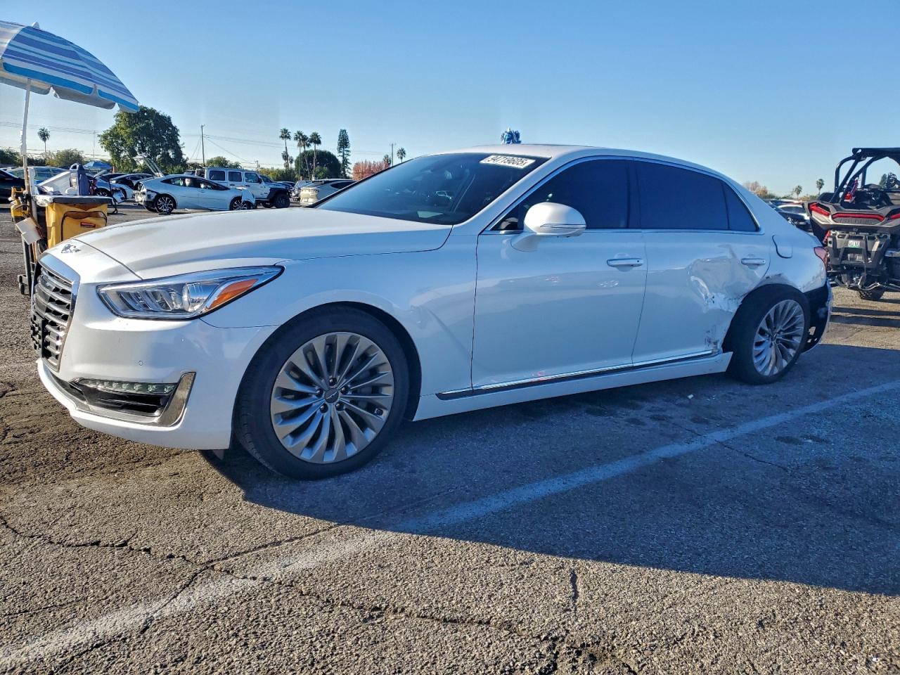 2017 Genesis G90 Premium, VIN KMHG34JA8HU026933 — Бок