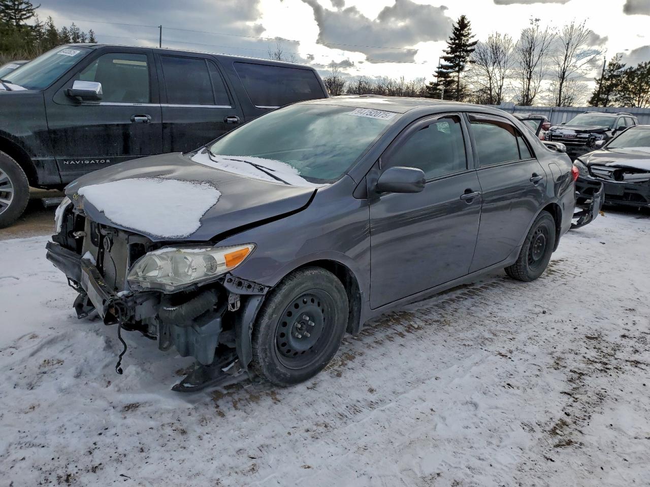 2013 Toyota Corolla LE, VIN 2T1BU4EE2DC991738 — Front end