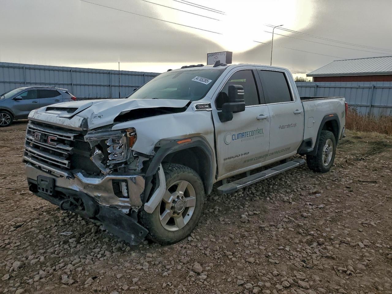 2020 GMC Sierra 2500HD SLE, VIN 1GT49ME71LF136451 — Front end
