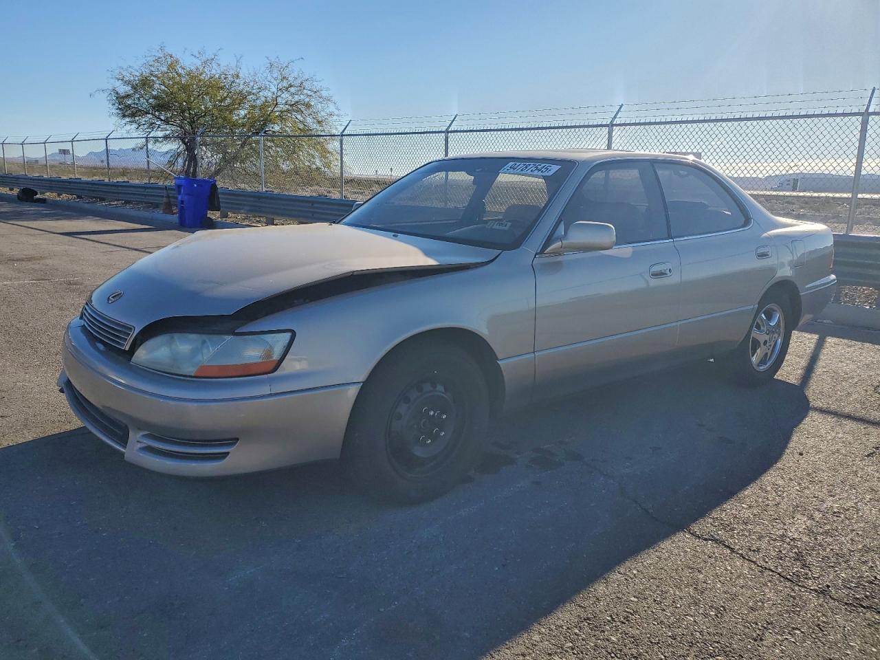 1993 Lexus ES 300, VIN JT8VK13T7P0150918 — Перед
