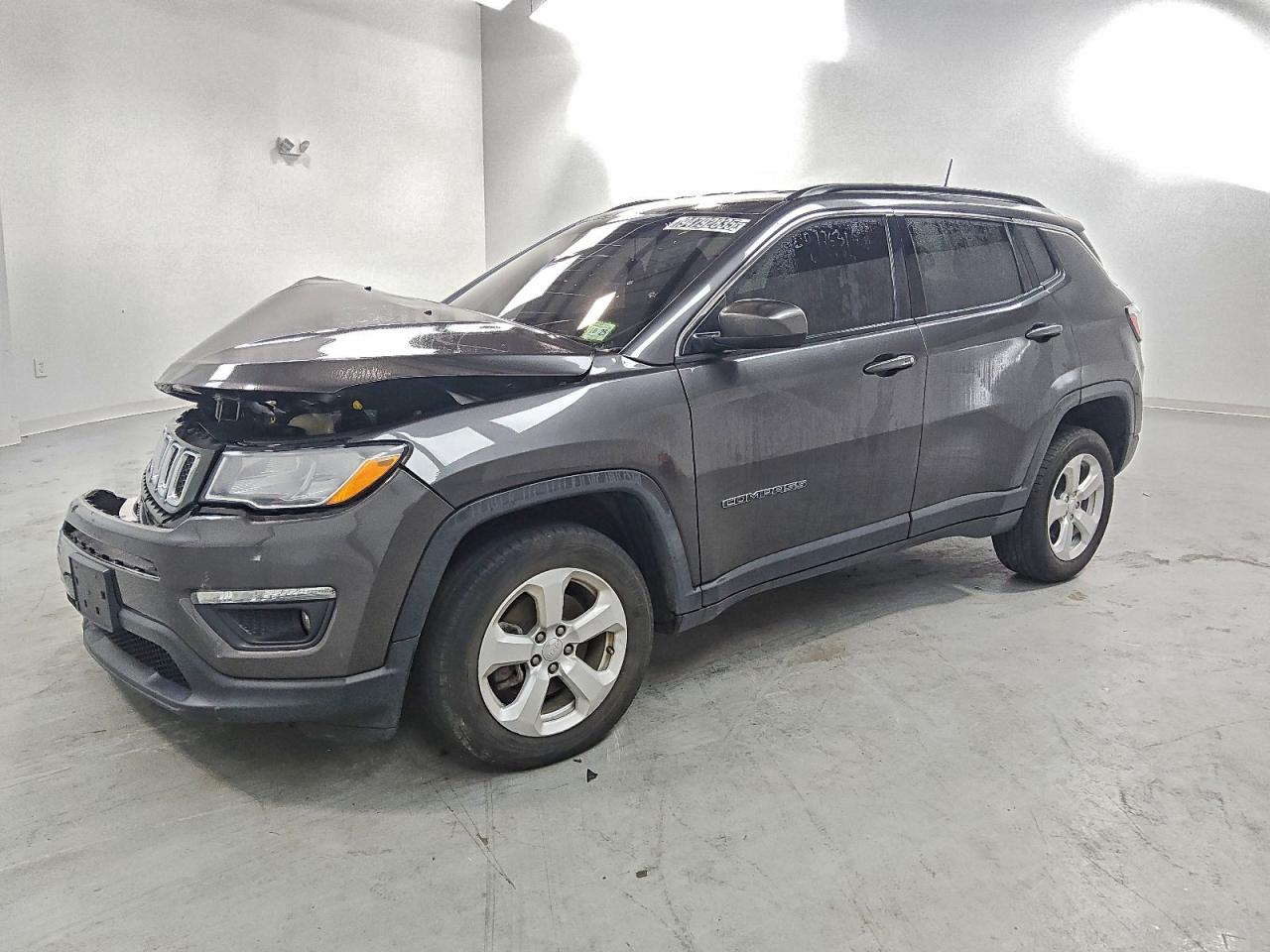 2021 Jeep Compass Latitude, VIN 3C4NJDBB7MT516454 — Front end