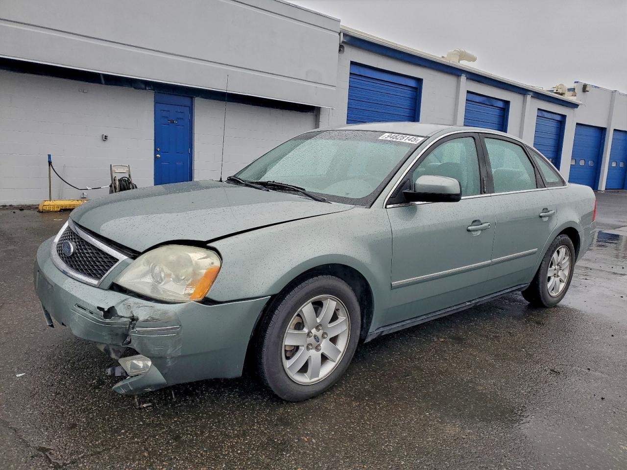 2005 Ford Five Hundred SEL, VIN 1FAFP24125G116177 — Front end