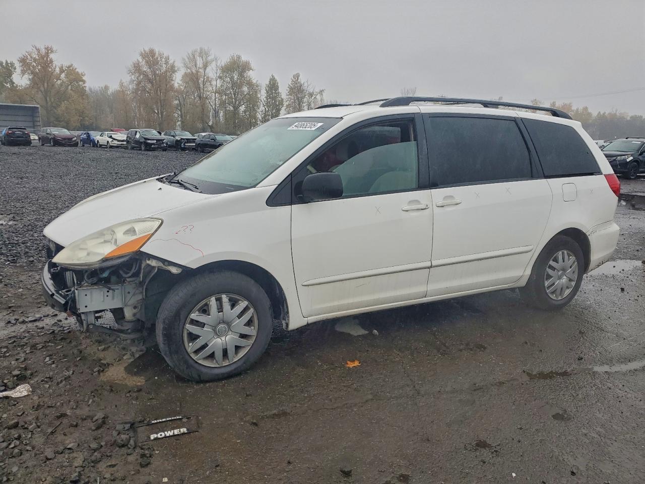 2007 Toyota Sienna LE, VIN 5TDZK23C77S034513 — Front end