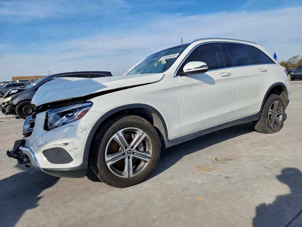 2019 Mercedes-Benz GLC 300, VIN WDC0G4JB9K1000699 — Front end