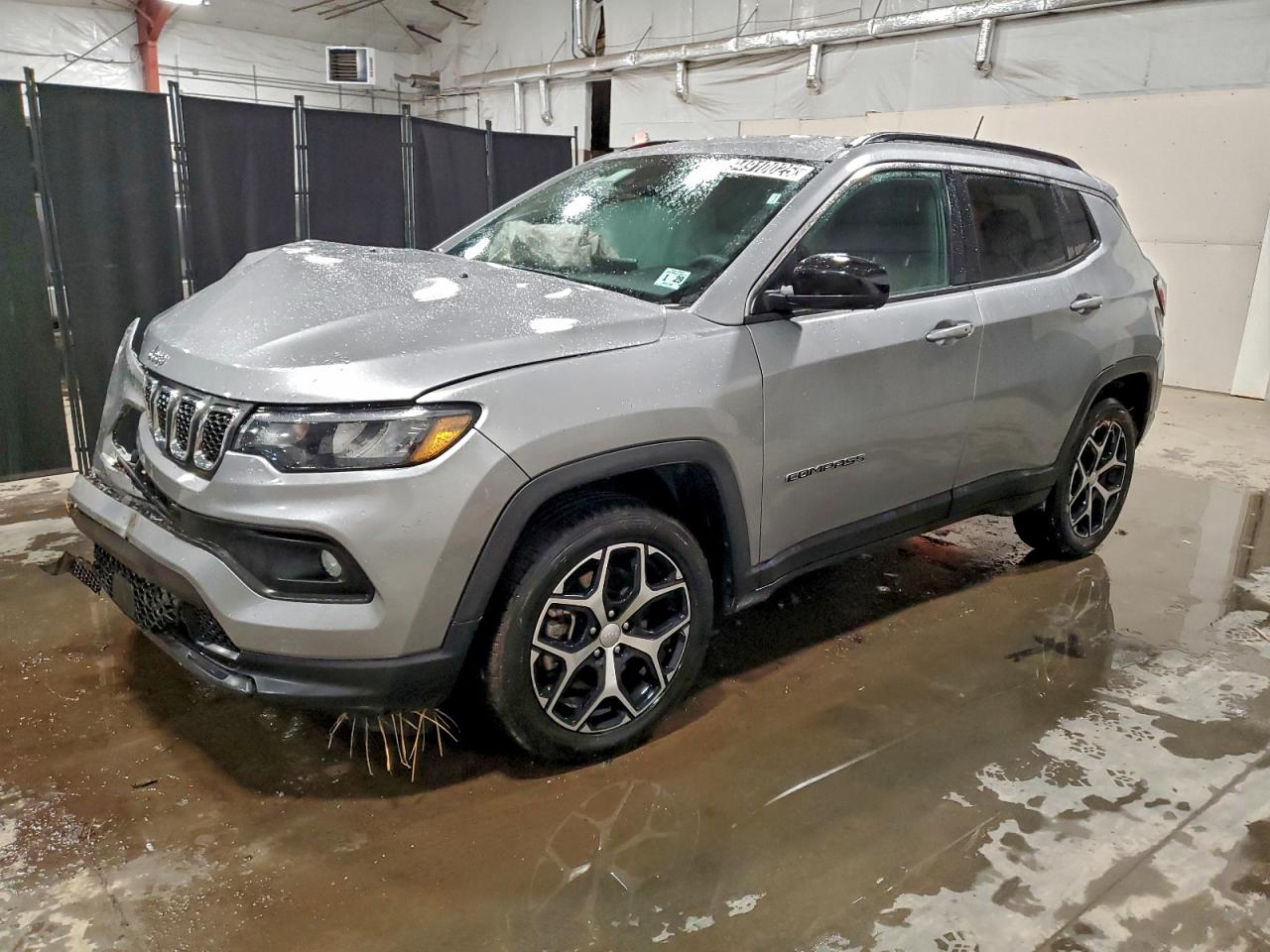 2024 Jeep Compass Latitude, VIN 3C4NJDBN2RT606189 — Front end