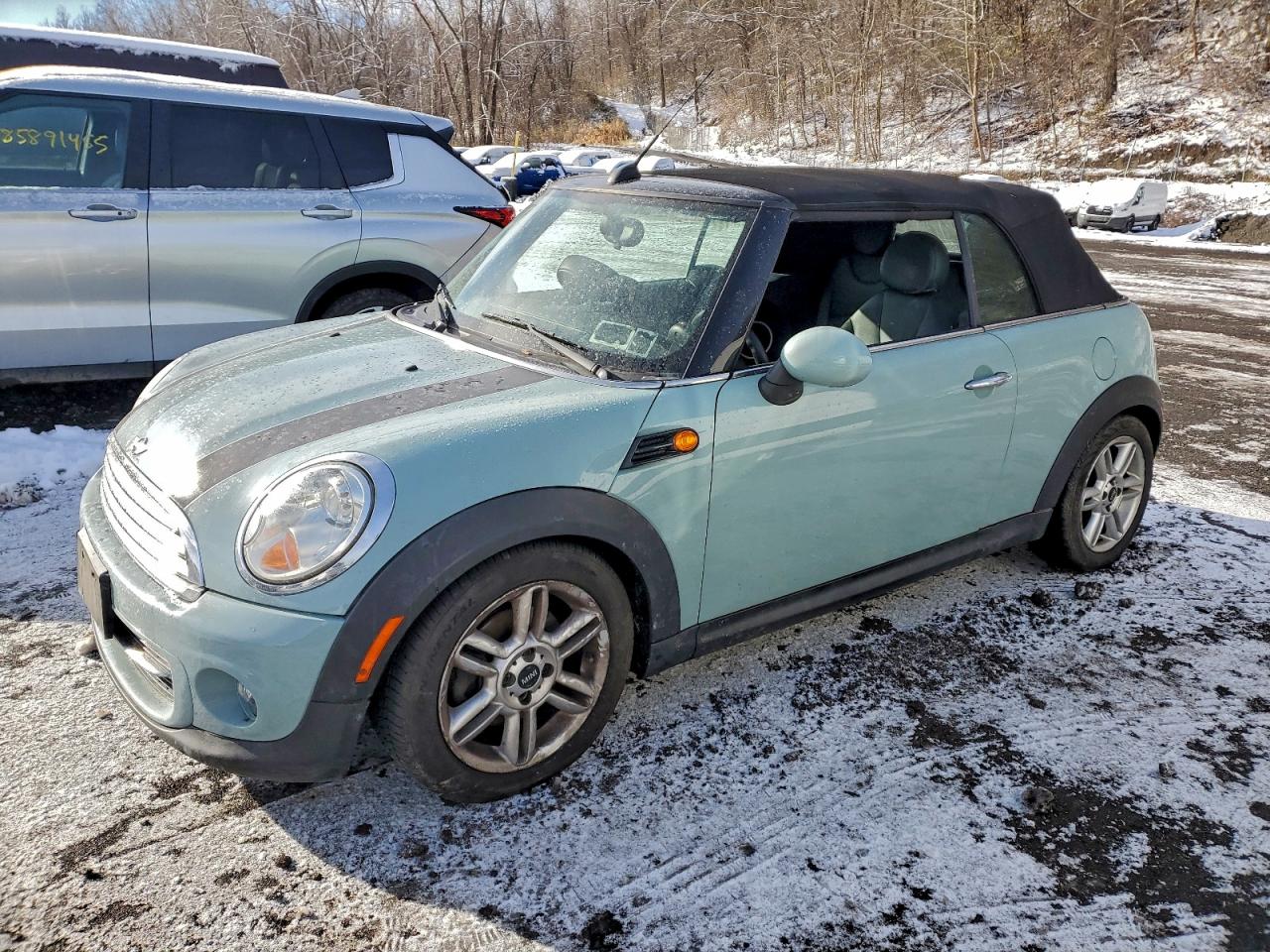 2012 MINI Convertible, VIN WMWZN3C57CT134893 — Перед