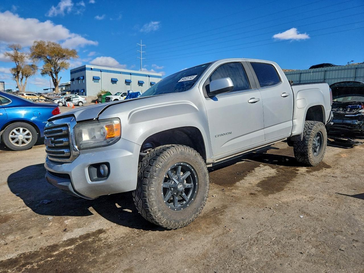 2018 GMC Canyon 2WD SLE, VIN 1GTG5CEN3J1100997 — Front end