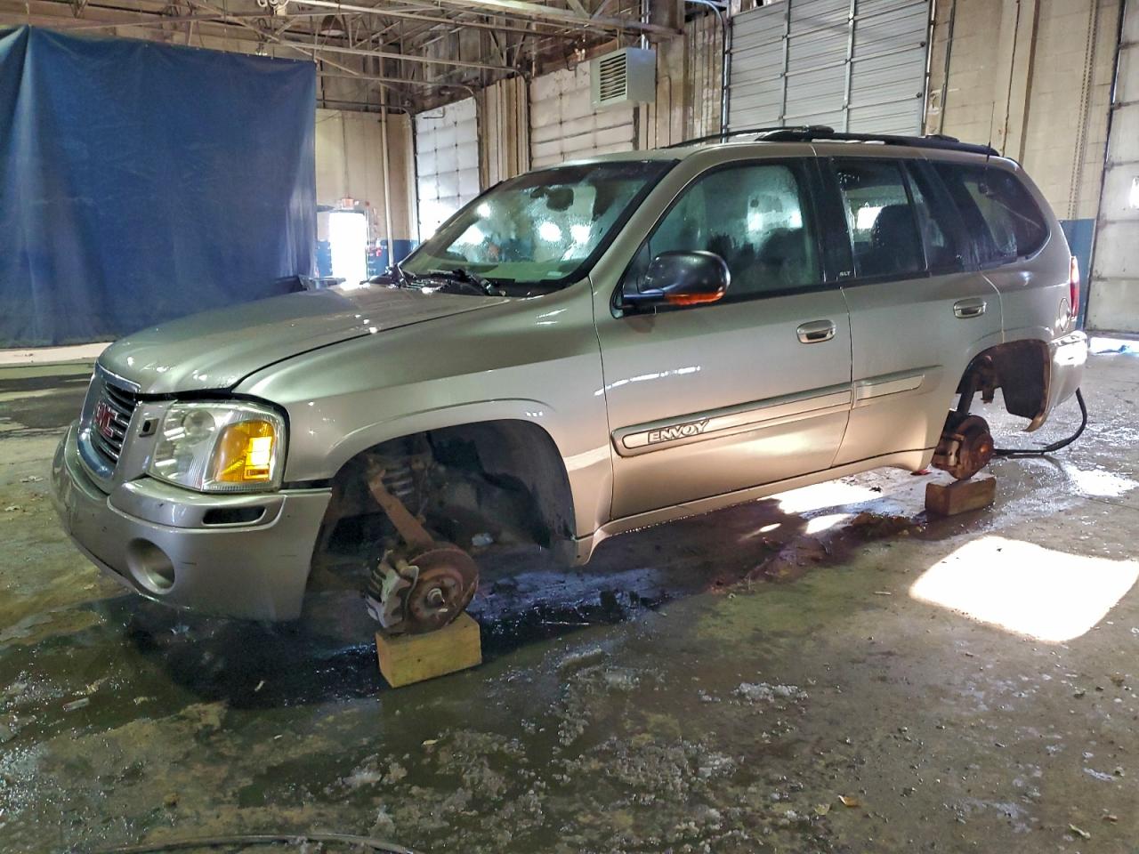 2002 GMC Envoy SLE, VIN 1GKDT13S622207354 — Stripped
