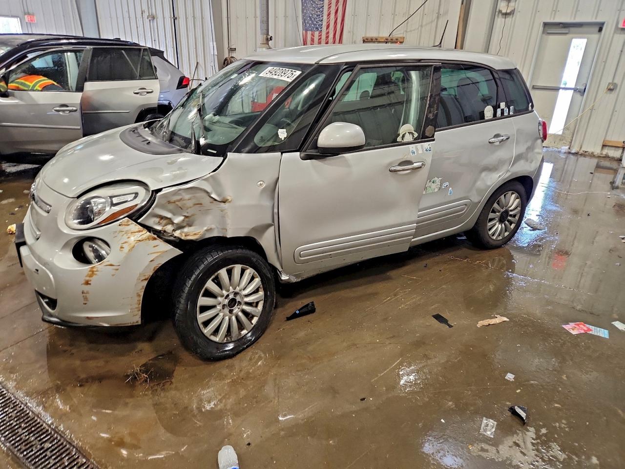 2017 FIAT 500L Pop, VIN ZFBCFAAH2HZ038670 — Бок