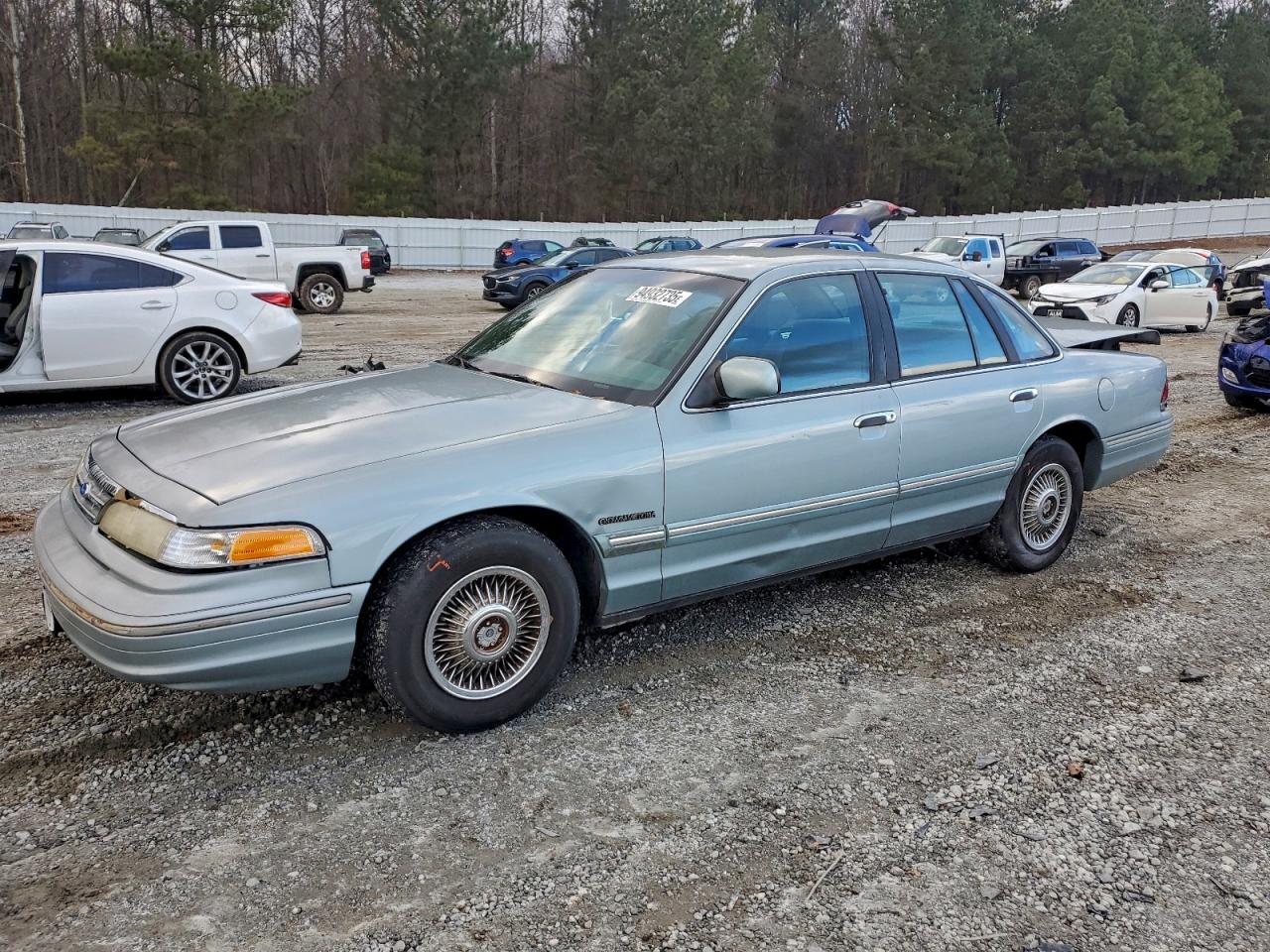 1995 Ford Crown Victoria, VIN 2FALP73W3SX190534 — Rear end