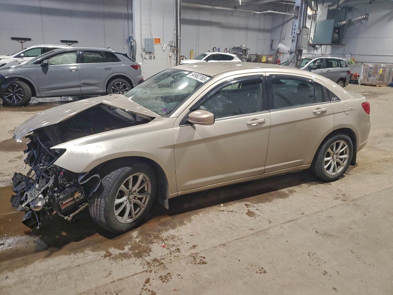 2014 Chrysler 200 LX, VIN 1C3CCBABXEN131841 — Перед