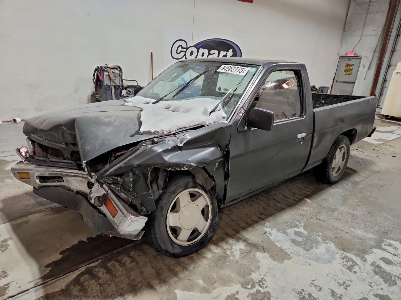 1992 Nissan Frontier XE, VIN 1N6SD11S6NC333521 — Front end