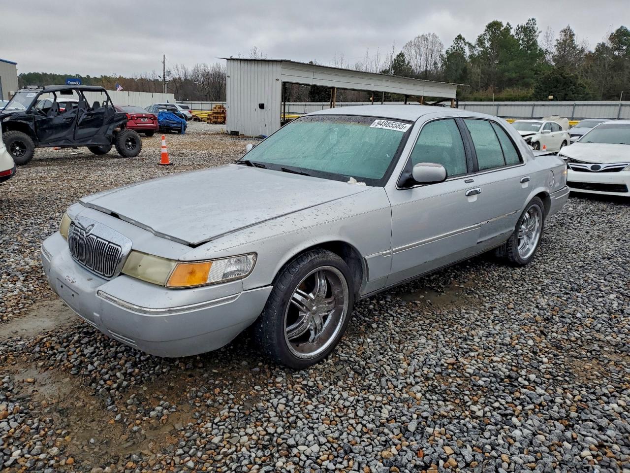 1998 Mercury Grand Marquis LS, VIN 2MEFM75W0WX600806 — Minor dents and scratches