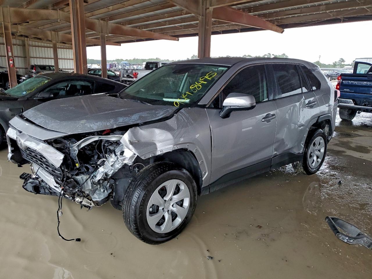 2025 Toyota RAV4 LE, VIN 2T3K1RFV9SC318874 — Фото с аукциона 1 of 13
