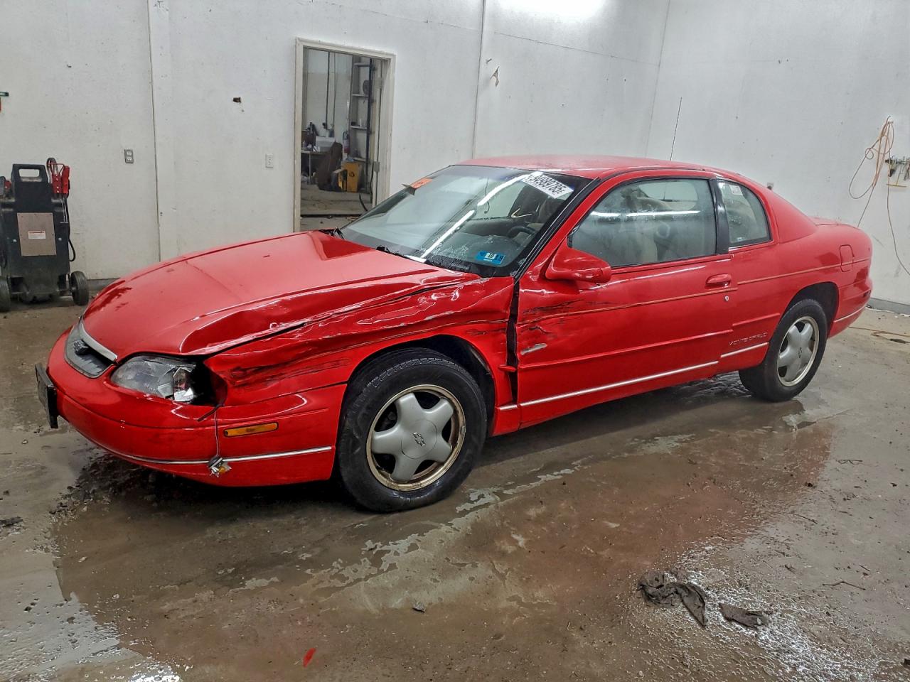 1995 Chevrolet Monte Carlo LS, VIN 2G1WW12M4S9206180 — Front end