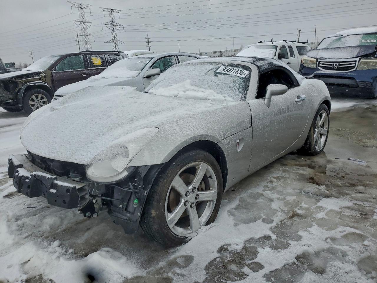 2006 Pontiac Solstice, VIN 1G2MB35B26Y117679 — Front end