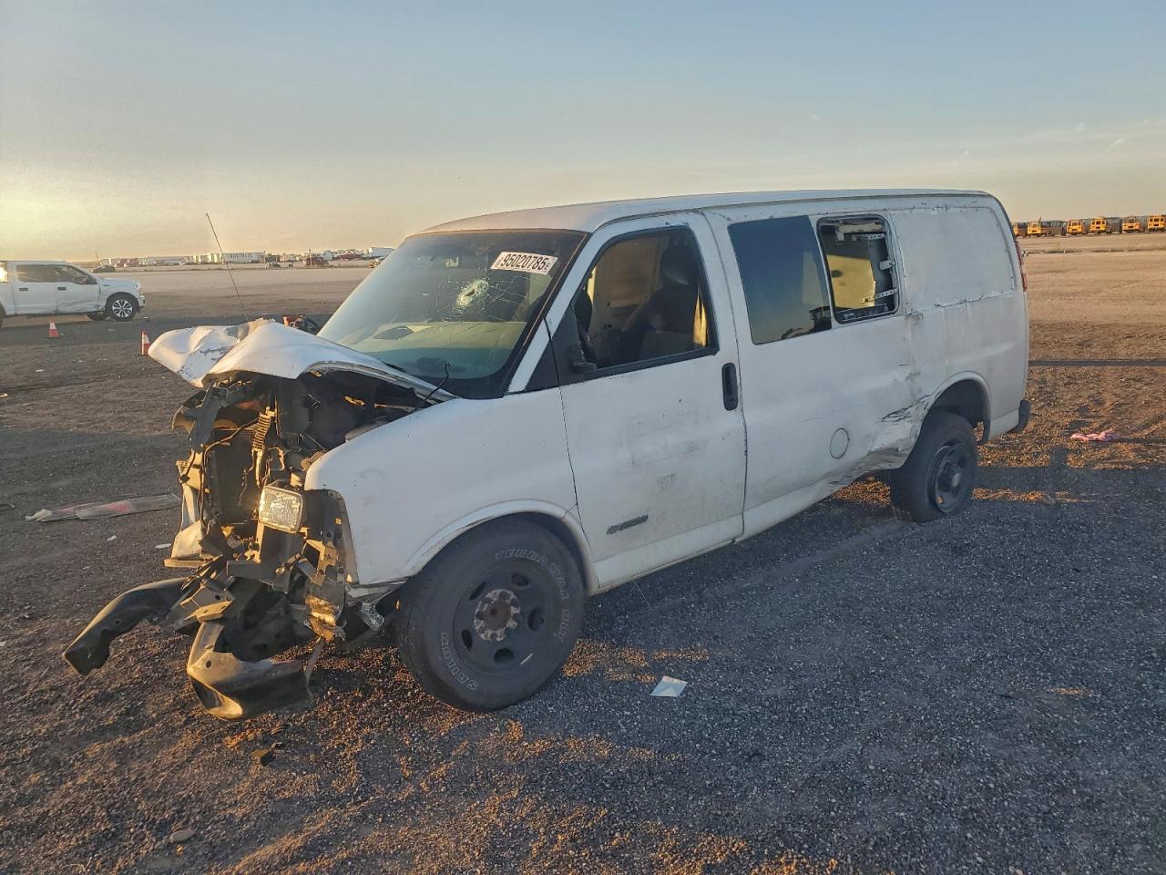 2003 Chevrolet Express G2500, VIN 1GNGG25U731213003 — Front end