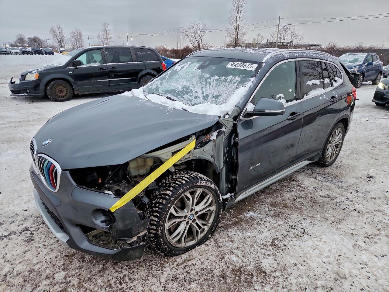 2018 BMW X1 xDrive28i, VIN WBXHT3C32J5K25318 — Front end