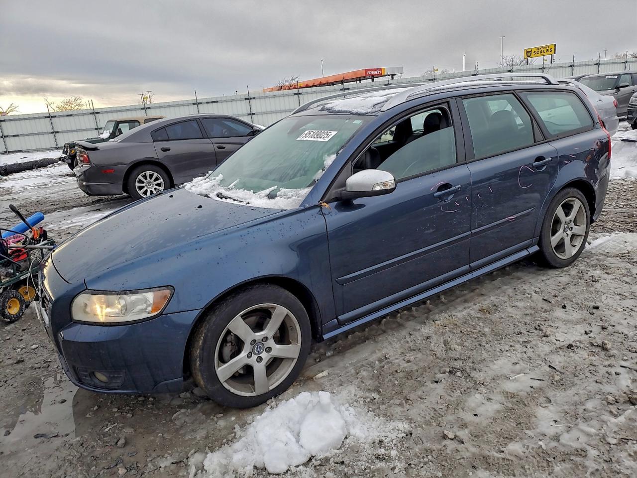 2011 Volvo V50, VIN YV1672MW0B2607954 — Front end