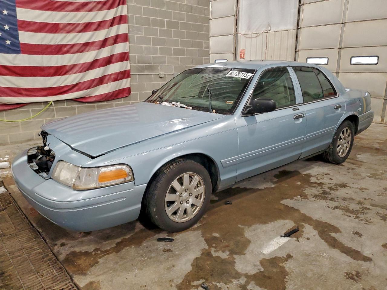 2007 Ford Crown Victoria LX, VIN 2FAFP74V17X162970 — Front end