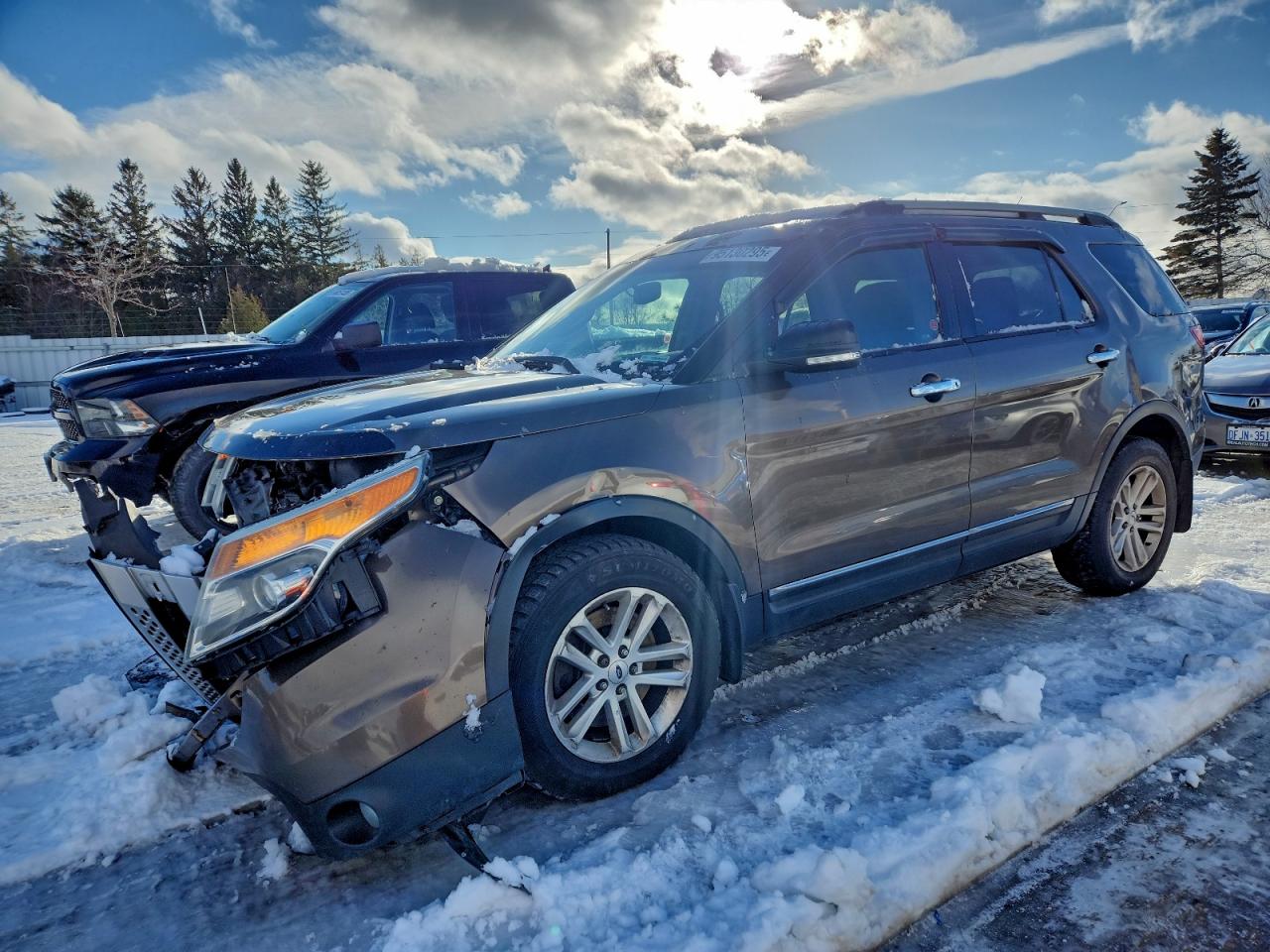 2015 Ford Explorer XLT, VIN 1FM5K8D81FGB33781 — Front end