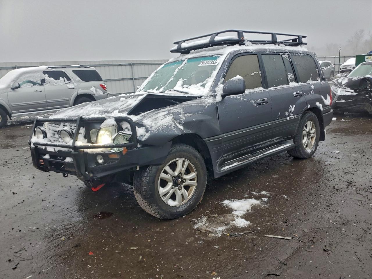 2003 Lexus LX 470, VIN JTJHT00W933530157 — Front end
