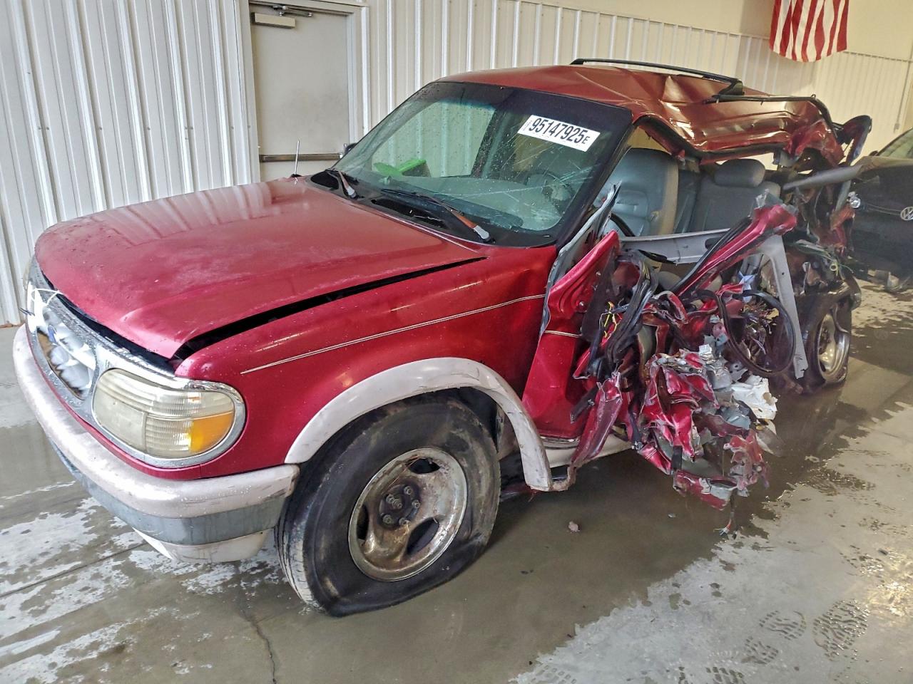 1995 Ford Explorer Eddie Bauer, VIN 1FMDU34X9SUB95523 — Бок