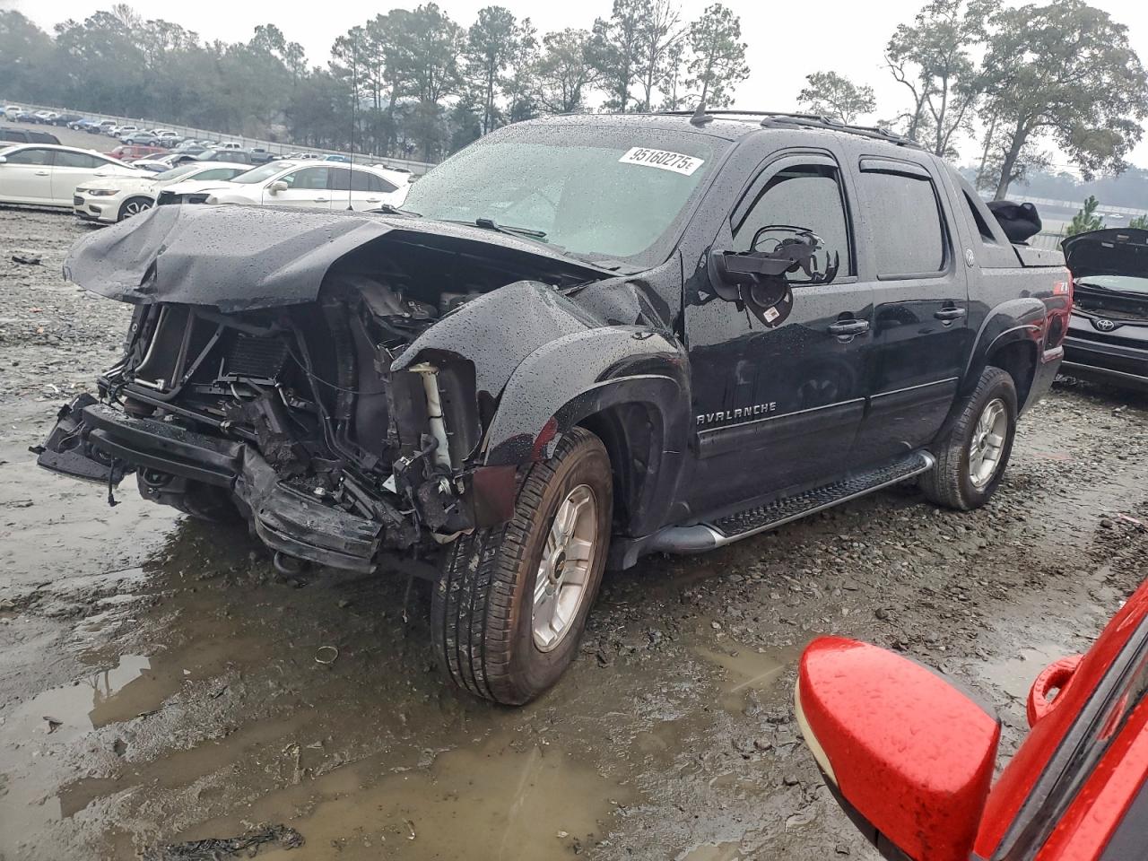 2013 Chevrolet Avalanche LT, VIN 3GNMCFE04DG173209 — Front end