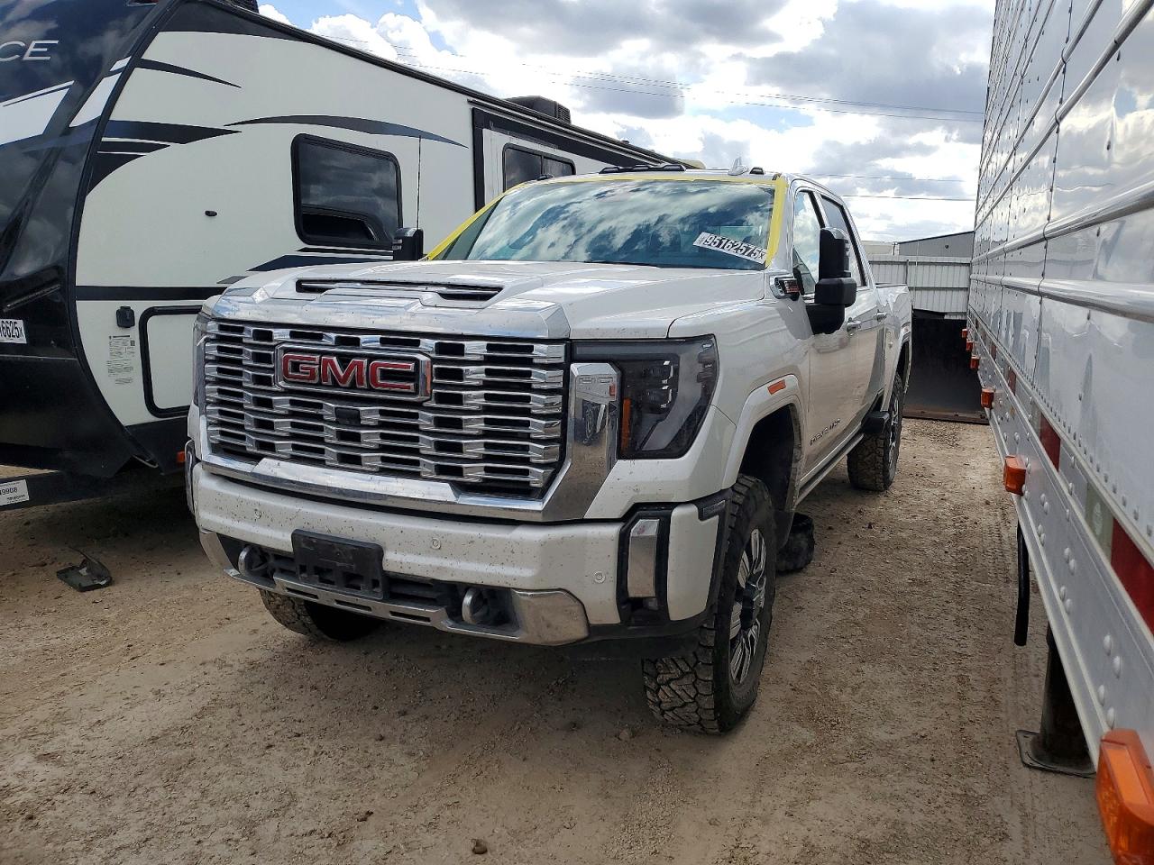 2024 GMC Sierra 2500HD Denali, VIN 1GT49REY0RF409412 — Normal wear