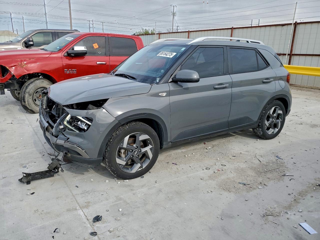 2021 Hyundai Venue SEL, VIN KMHRC8A34MU082301 — Front end