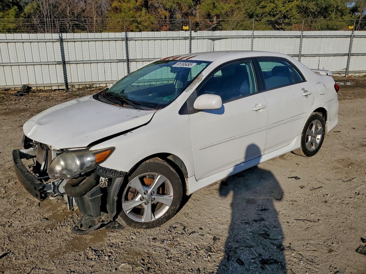 2013 Toyota Corolla LE, VIN 5YFBU4EE4DP165120 — Front end