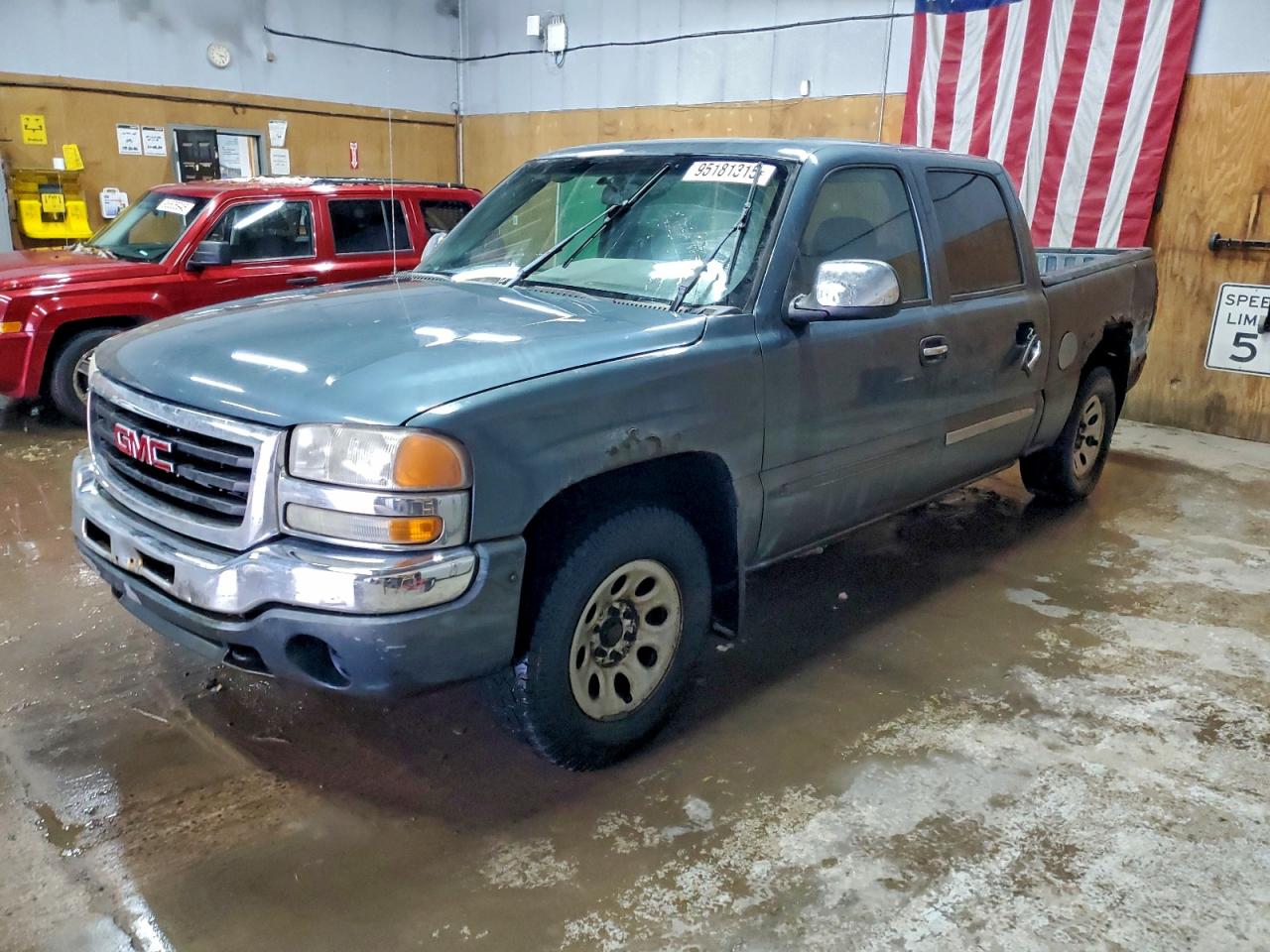 2006 GMC Sierra 1500 SL, VIN 2GTEK13V561289984 — Пожар в салоне