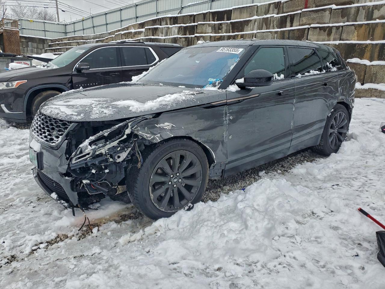 2018 Land Rover Range Rover Velar R-Dynamic SE, VIN SALYL2RVXJA755505 — Front end