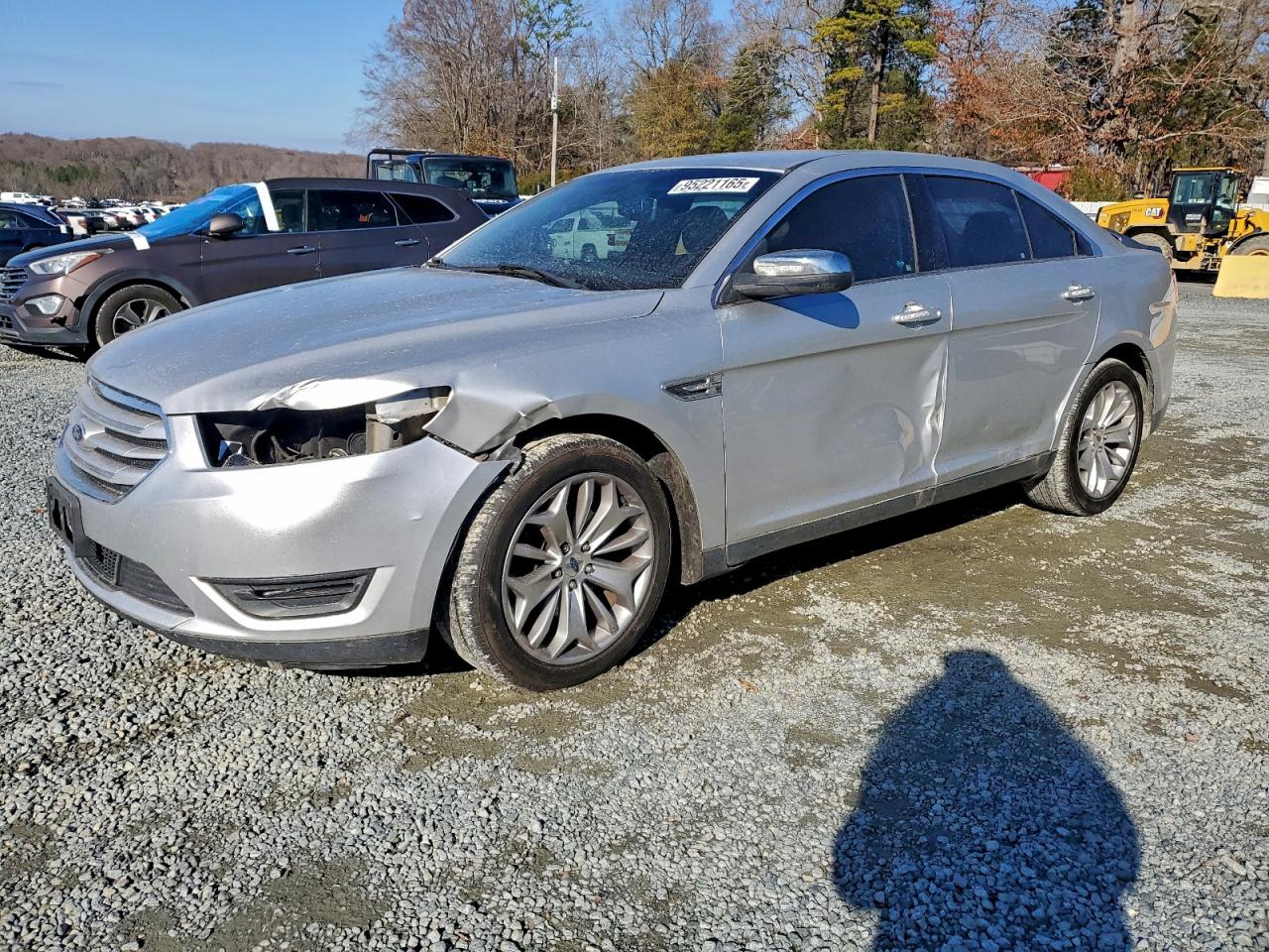 2016 Ford Taurus Limited, VIN 1FAHP2F80GG111033 — Front end