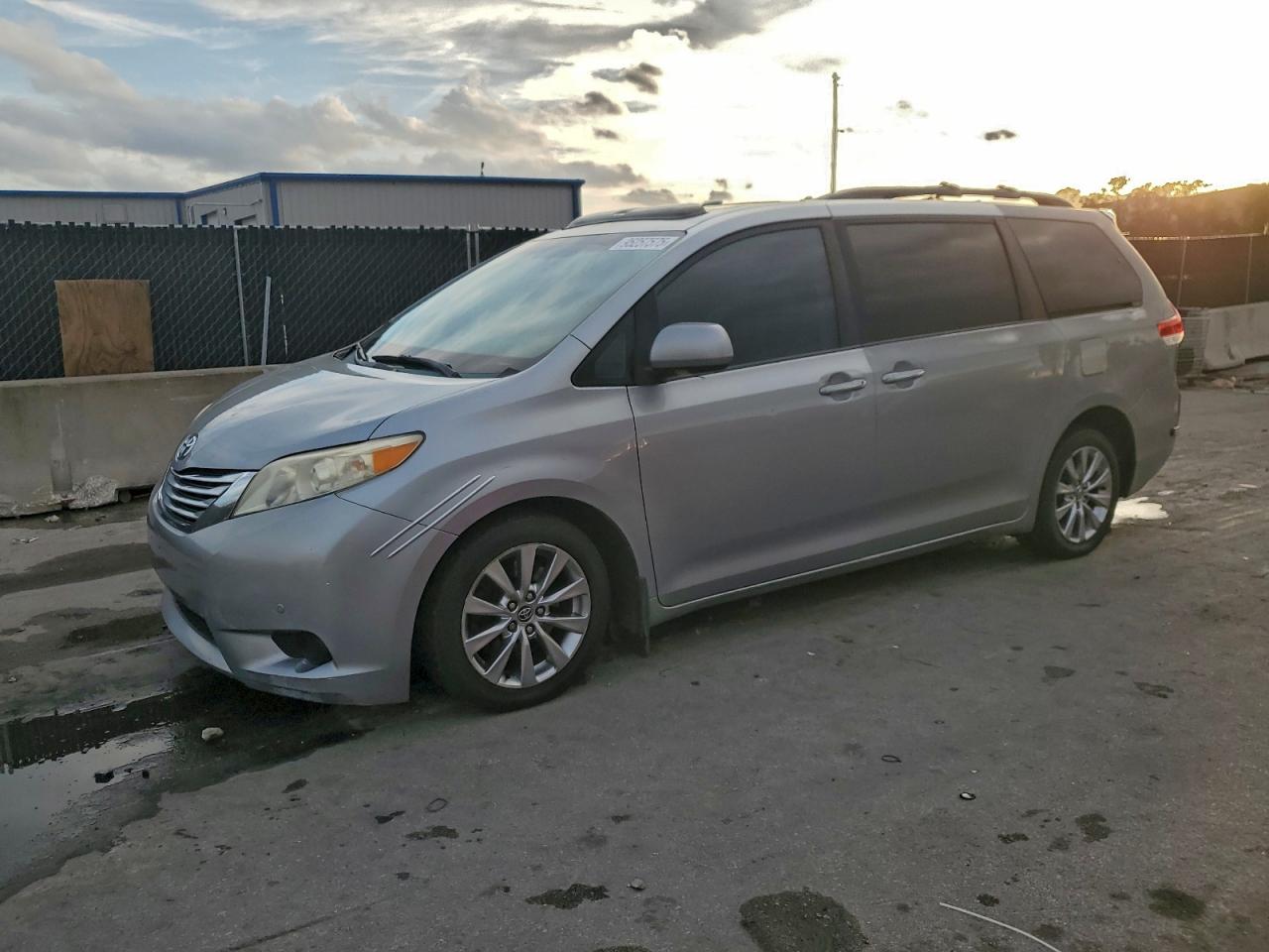2011 Toyota Sienna XLE, VIN 5TDDK3DC2BS016752 — Rear end