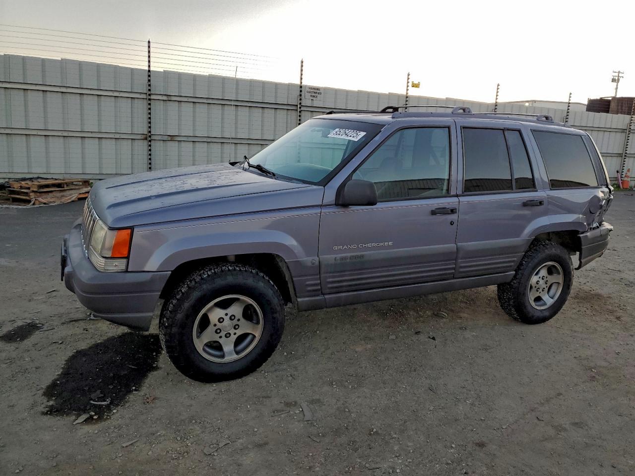1996 Jeep Grand Cherokee Laredo, VIN 1J4GZ58S9TC197237 — Rear end