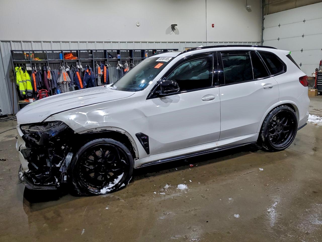 2022 BMW X5 M, VIN 5YMJU0C05N9M98033 — Front end