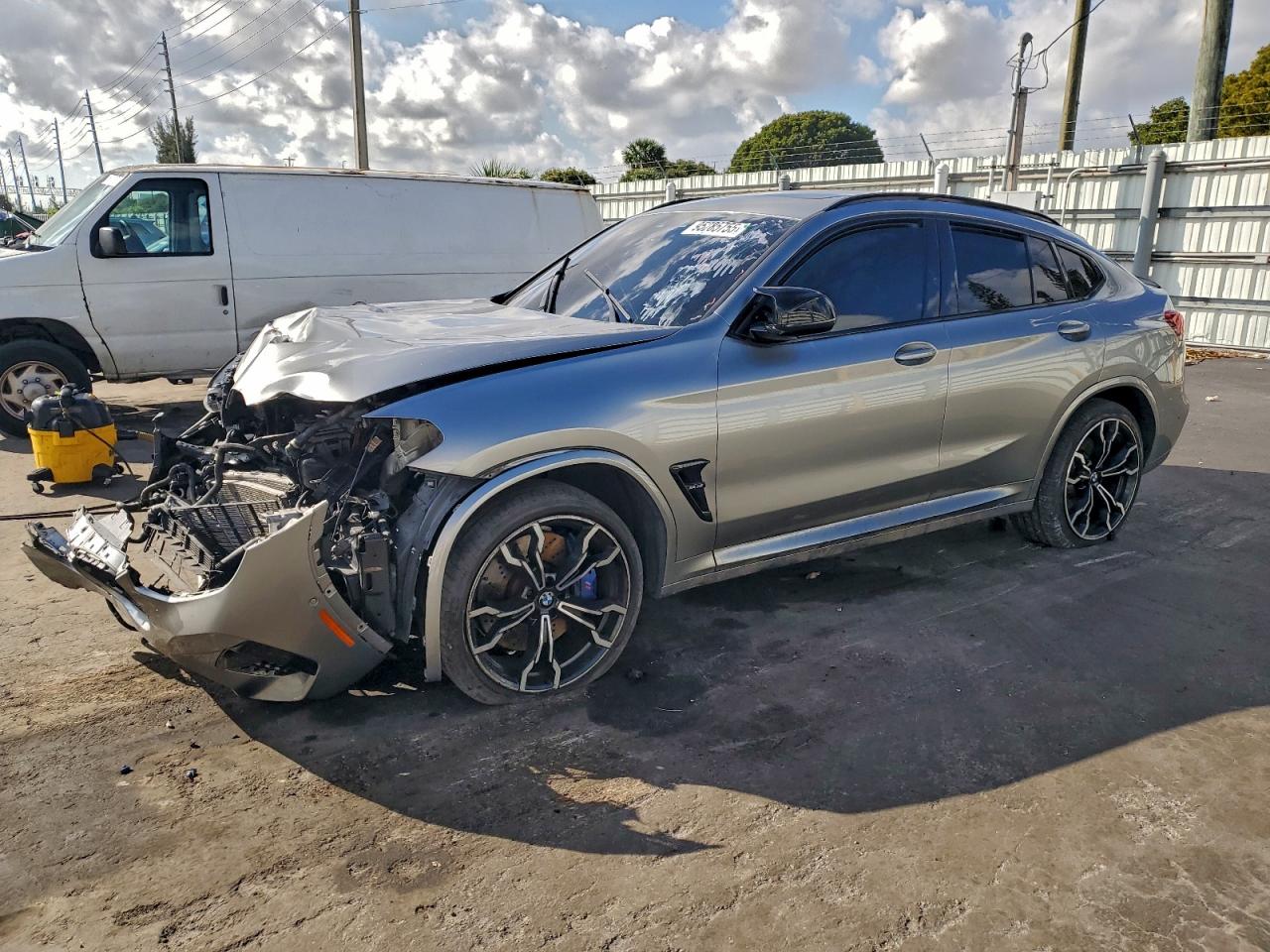 2021 BMW X4 M, VIN 5YMUJ0C03M9H17580 — Front end