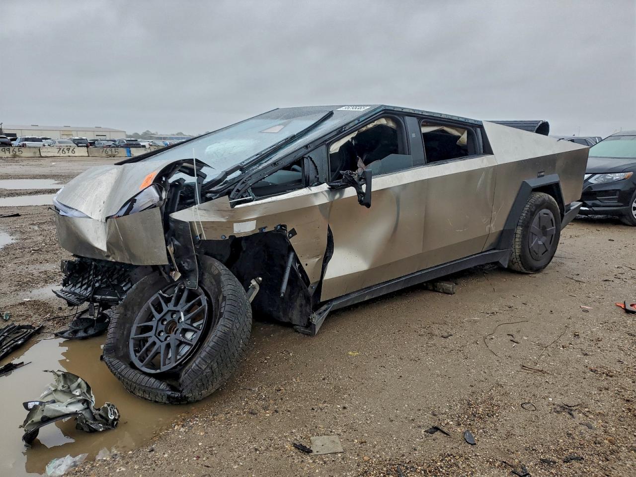 2025 Tesla Cybertruck, VIN 7G2CEHED6SA059240 — Front end