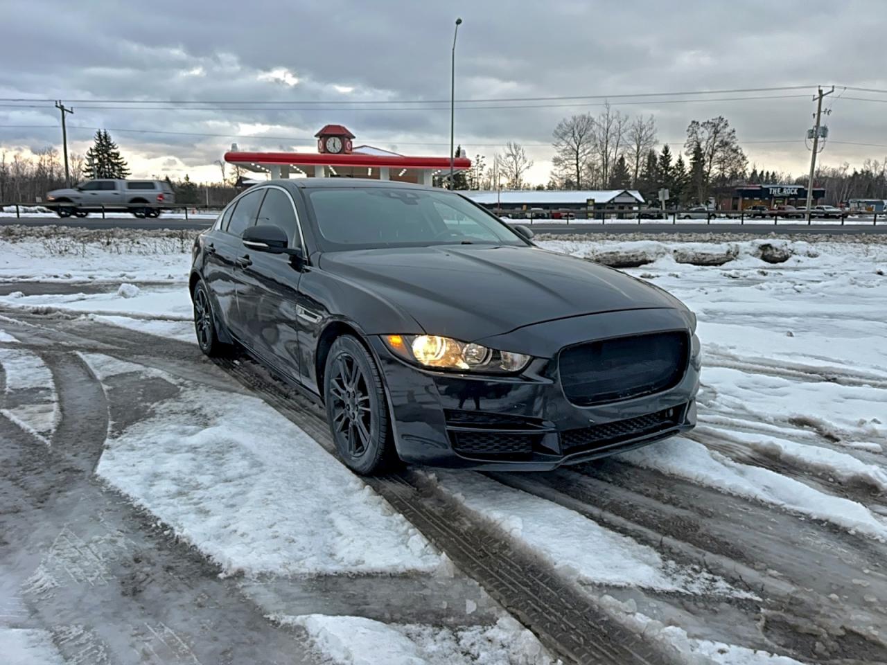 2018 Jaguar XE 25t Premium, VIN SAJAJ4FX3JCP38714 — Auction photo