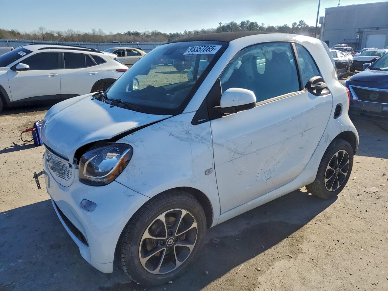 2017 Smart fortwo Pure, VIN WMEFJ5DA0HK192643 — Перед