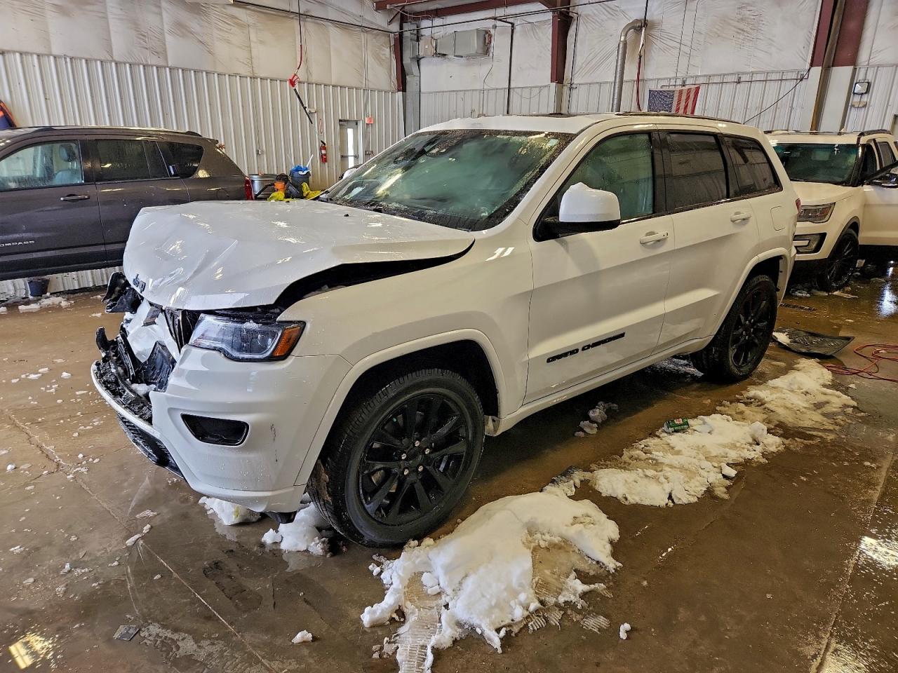 2021 Jeep Grand Cherokee Laredo E, VIN 1C4RJFAGXMC568473 — Front end