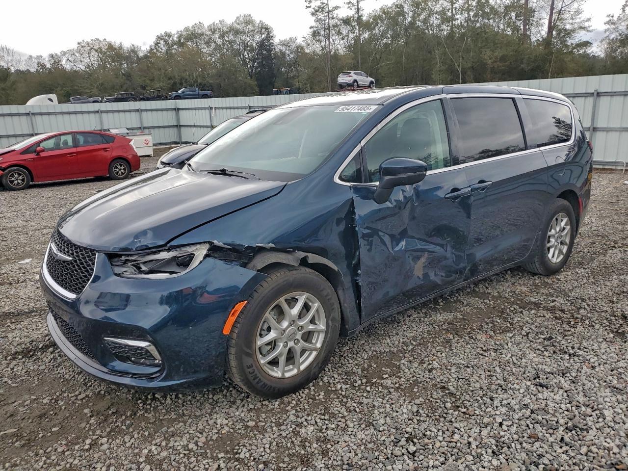 2023 Chrysler Pacifica Touring L, VIN 2C4RC1BG7PR533817 — Фото с аукциона