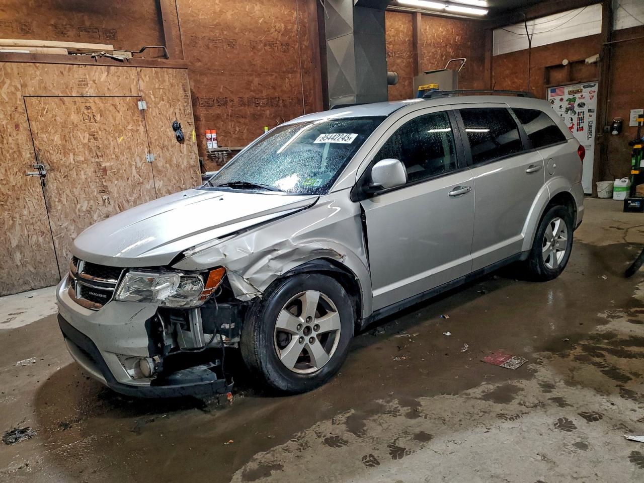 2011 Dodge Journey Mainstreet, VIN 3D4PH1FG8BT557121 — Front end