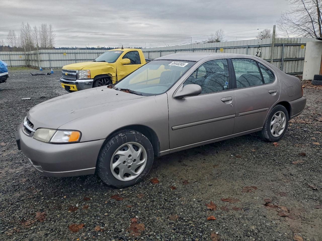 1999 Nissan Altima XE, VIN 1N4DL01D5XC153515 — Side