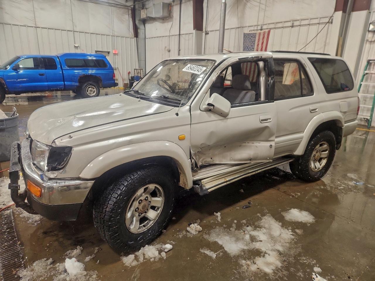 1996 Toyota Hilux, VIN KZN1859006570 — Опрокидывание